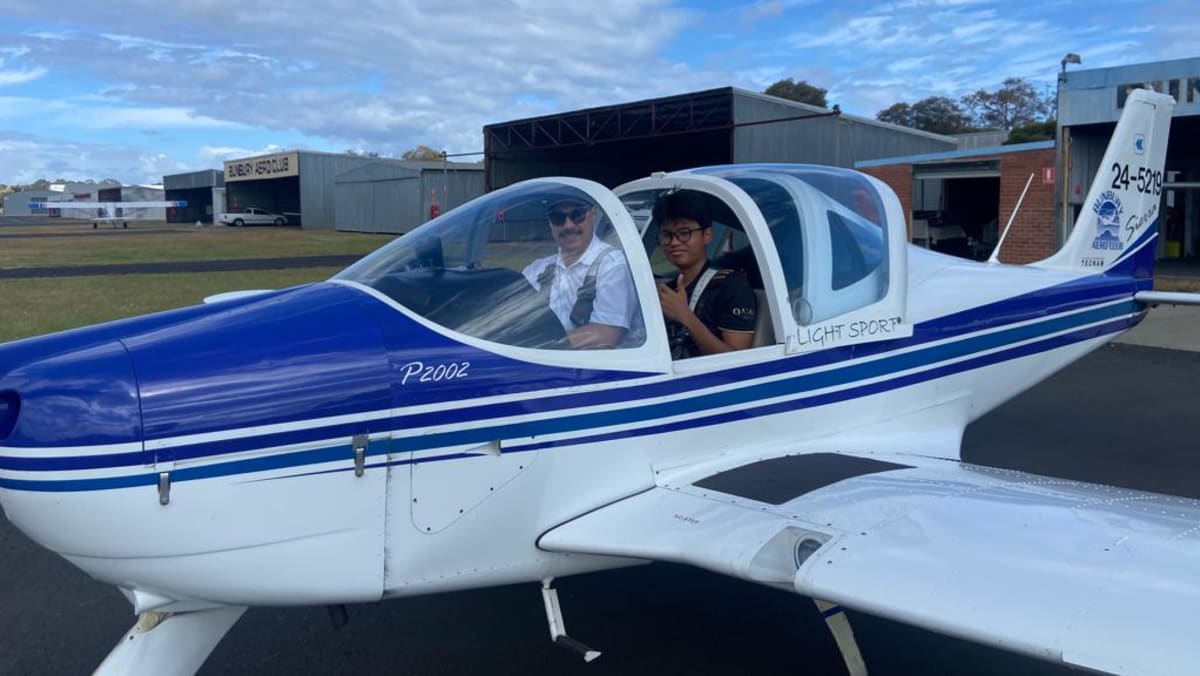 Siswa SMA yang menerbangkan pesawat sendirian – 8 hari setelah ulang tahunnya yang ke 15