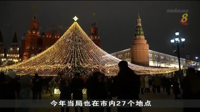 疫情期间无法出游 俄国设计师以世界各地主题装饰圣诞树