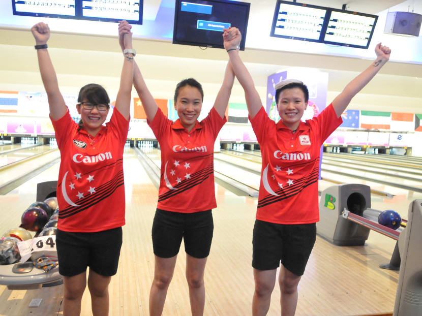 The trio of (L-R) Joey Yeo, Geraldine Ng and New Hui Fen at the 23rd Asian Tenpin Championships in Bangkok. Photo: Terence Yaw