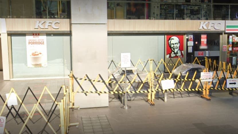 KFC didakwa di mahkamah, benarkan pelanggan masuk tanpa periksa simptom COVID-19
