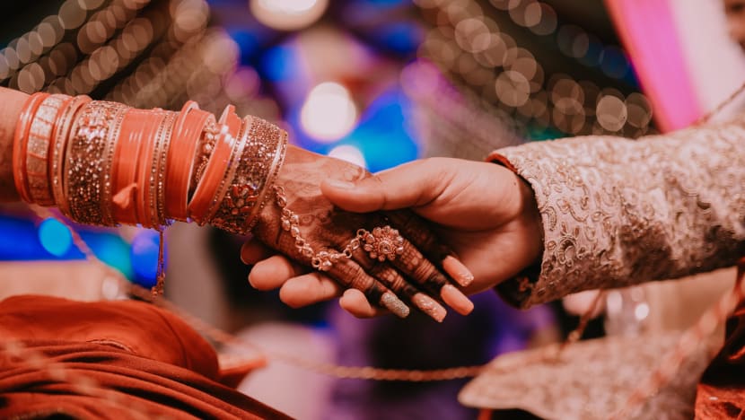 பேரக்குழந்தையைப் பெற்றெடுக்காததற்காக மகன் மீது வழக்குத் தொடுத்த இந்தியத் தம்பதி பேரக்குழந்தையைப் பெற்றெடுக்காததற்காக மகன் மீது வழக்குத் தொடுத்த இந்தியத் தம்பதி