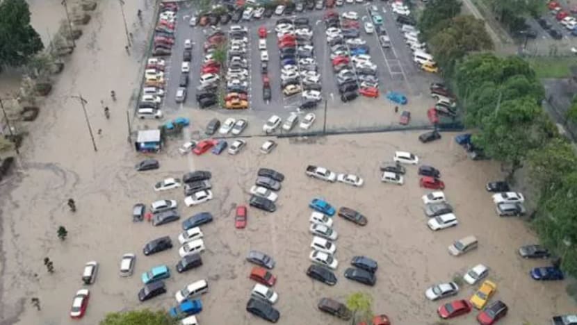 Ratusan kenderaan terkandas di Johor Bahru susuli banjir kilat