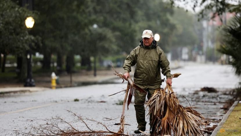 Hurricane Ian takes aim at Carolinas after reports of 21 deaths in Florida Hurricane Ian takes aim at Carolinas after reports of 21 deaths in Florida