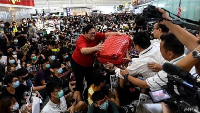 Lapangan terbang Hong Kong kembali beroperasi susuli pertempuran