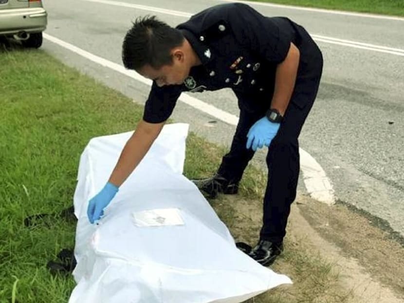 A Singaporean big biker was decapitated after he was involved in an accident at Kilometre 6.6 Jalan Gelang Patah-Ulu Choh on Sunday morning.