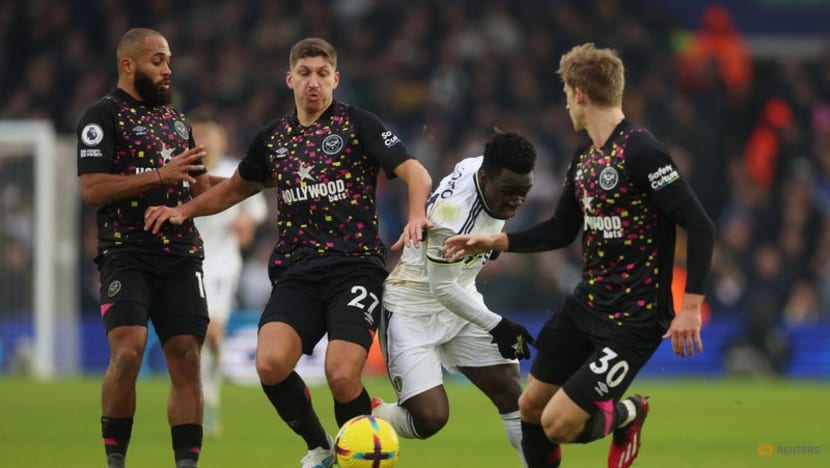 Struggling Leeds held to goalless draw by Brentford Struggling Leeds held to goalless draw by Brentford
