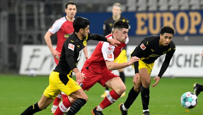 Soccer-Freiburg pull off gritty 2-1 win over Dortmund as Wolfsburg go top Soccer-Freiburg pull off gritty 2-1 win over Dortmund as Wolfsburg go top