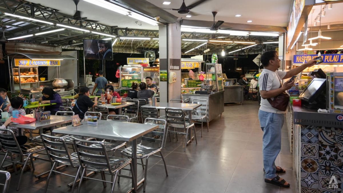 马来西亚24小时营业的餐馆被敦促缩短营业时间以解决肥胖问题，但当地人缺乏改变的兴趣