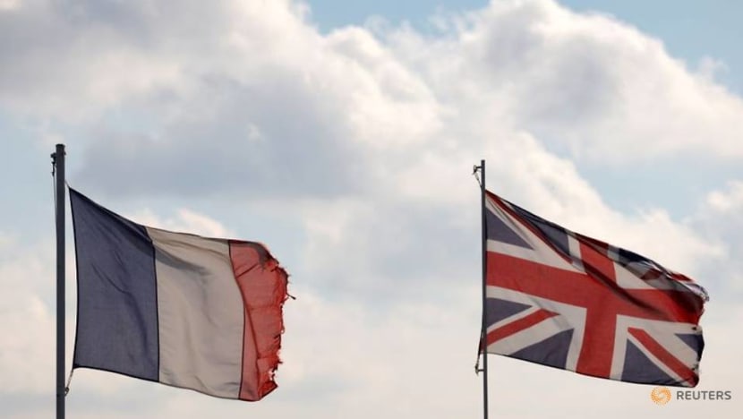UK to keep quarantine rules for travellers from France