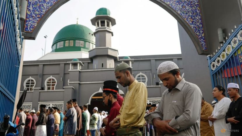 Indonesian, Malaysian Muslims celebrate Hari Raya Puasa as COVID-19 fears recede Indonesian, Malaysian Muslims celebrate Hari Raya Puasa as COVID-19 fears recede