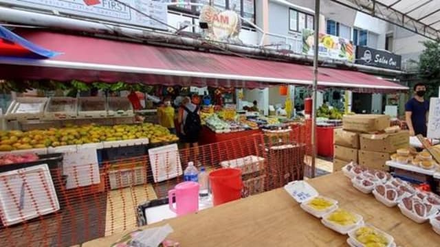 金文泰中心奇景 短短四百米涌现八家水果店 