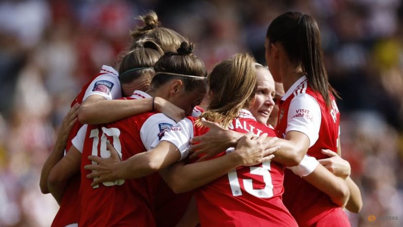 Record WSL crowd sees Arsenal cruise to 4-0 win over Spurs Record WSL crowd sees Arsenal cruise to 4-0 win over Spurs