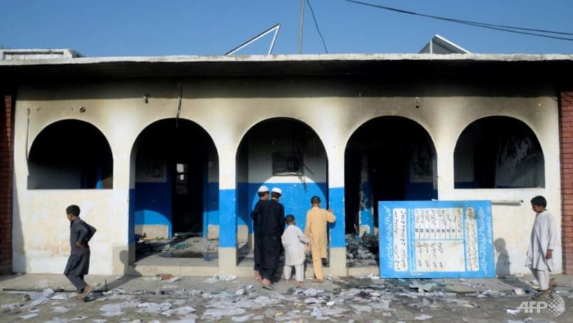Pakistani vaccine teams confront violence, hysteria in polio battle Pakistani vaccine teams confront violence, hysteria in polio battle