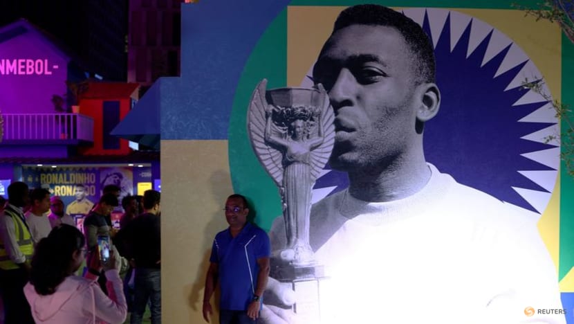 Soccer legend Pele's cancer advances, he faces renal and cardiac dysfunction -report Soccer legend Pele's cancer advances, he faces renal and cardiac dysfunction -report