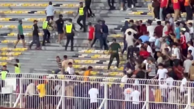 马国怡保足球赛球迷互殴骚乱 四人被捕