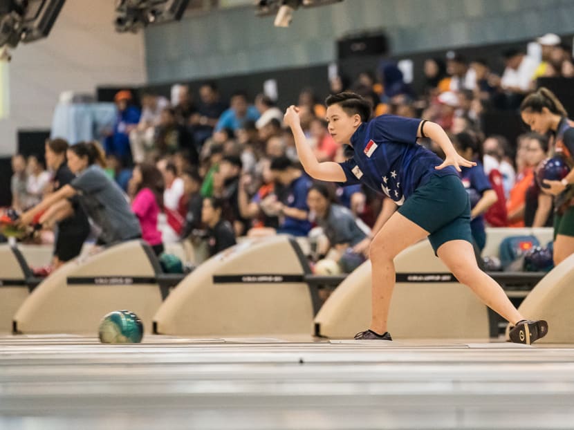 Bowling - Singapore's New Hui Fen in action in the Bowling Women's Doubles event at Sunway Pyramid on 21 August 2017. Photo: Randi Ang/Sport Singapore