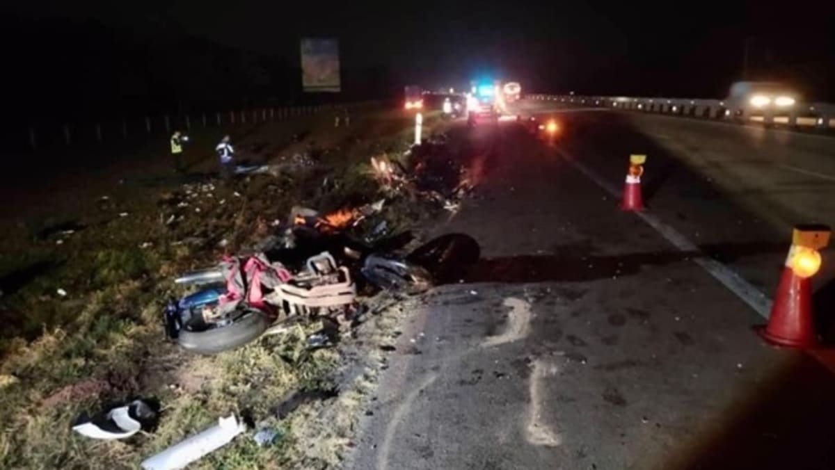 2 Singaporean motorcyclists killed, 4 others injured, after lorry crashes into their convoy in Johor - Vimarsana News