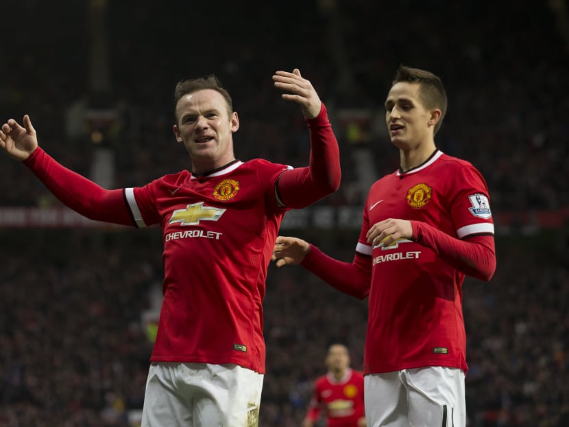 Referee red card overshadows Rooney goals in EPL