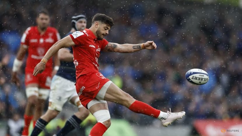 Ntamack to have scan on knee as World Cup looms