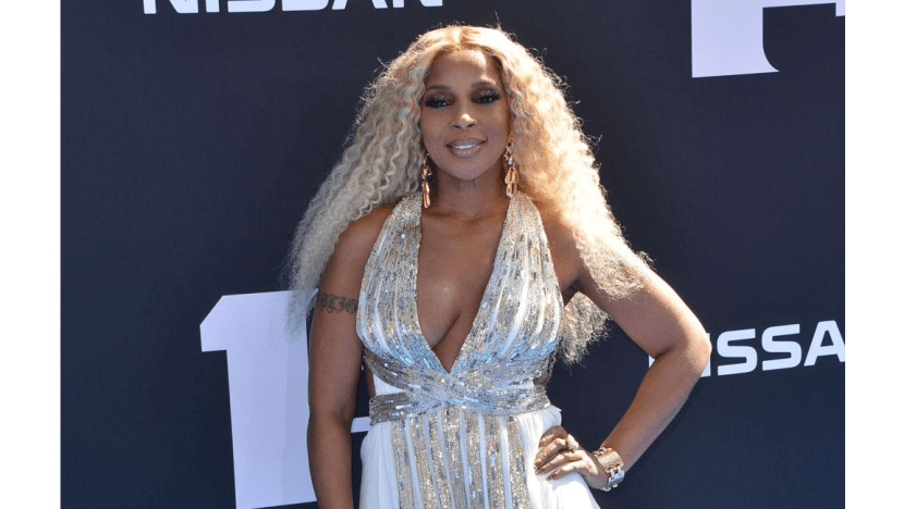 Mary J Blige receives Lifetime Achievement BET Mary J Blige receives Lifetime Achievement BET