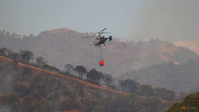 Wildfire raging in Spain forces more than 900 to flee, a firefighter dies Wildfire raging in Spain forces more than 900 to flee, a firefighter dies