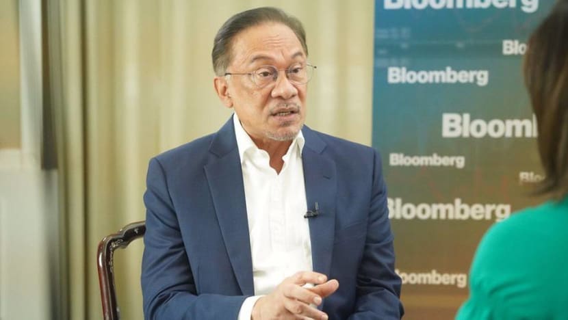 Anwar expects to succeed Mahathir as Malaysian prime minister by 2020 Anwar expects to succeed Mahathir as Malaysian prime minister by 2020