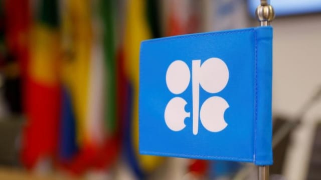 OPEC和产油盟国达成共识 下月起逐步提高产量降低油价