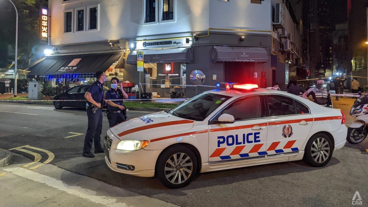 'I knew I had to stop him': Men who helped to fend off attacker at Beach Road