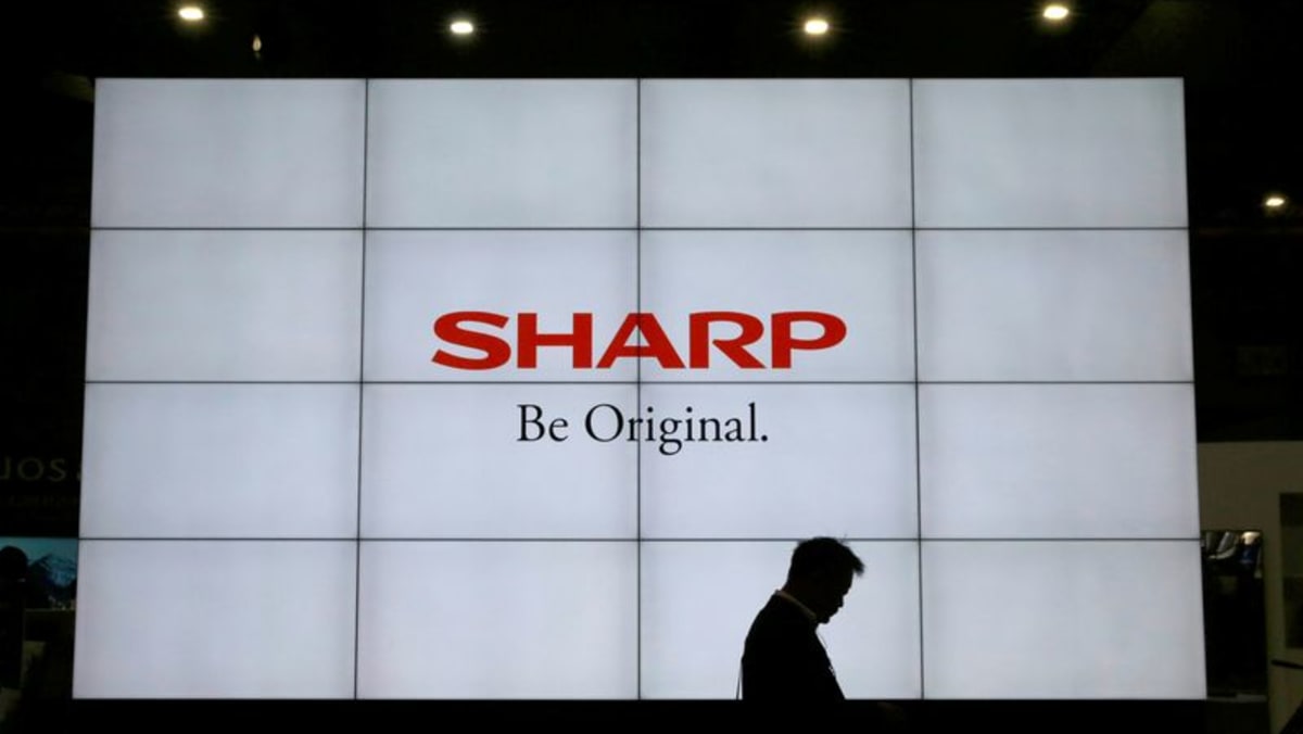 Foxconn, Saham Sharp jatuh setelah penghapusan mengejutkan perusahaan Jepang
