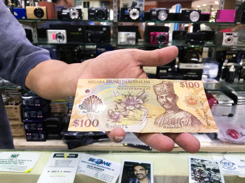 A B$100 note seen at Royal Cameras Audio at Far East Plaza. The shop owner, Mr Guy Kang, says he prefers to receive Brunei notes that are crease-free as he feels that banks have become more picky when they take in the notes under the Currency Interchangeability Agreement. Photo: Wong Pei Ting
