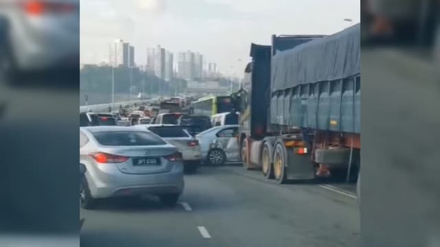 新柔长堤连环撞无伤亡 魏家祥：警方将为肇祸司机做尿检