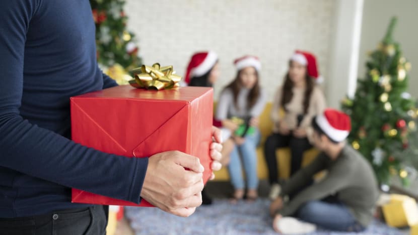 Commentary: Here's how you can be happier this holiday season, according to science Commentary: Here's how you can be happier this holiday season, according to science