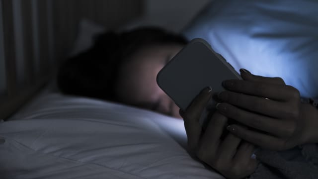 电脑手机看太多 台湾干眼症青少年暴涨53倍