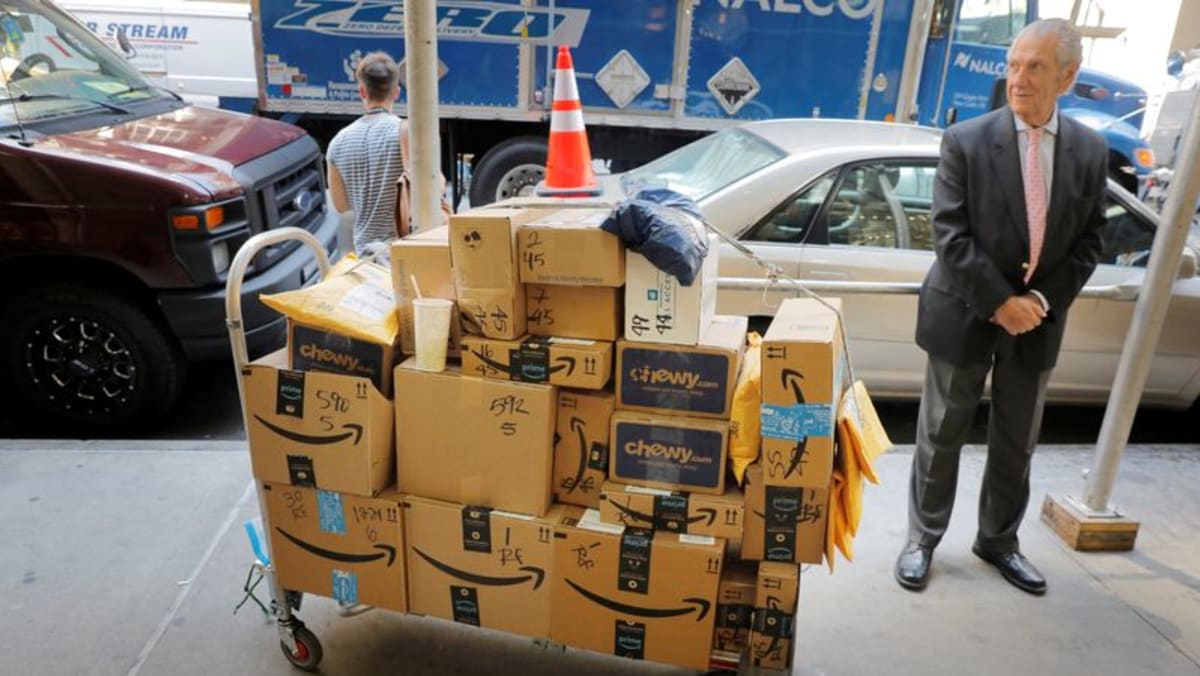 amazon-hands-out-shipping-software-to-merchants-including-on-rival-sites
