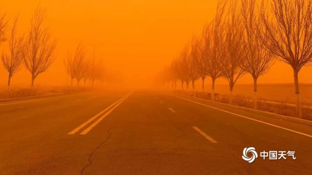 大风大雾沙尘暴同时夹袭  北京空气严重污染