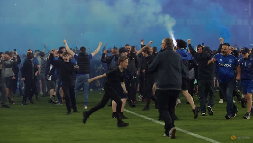 English leagues announce tougher sanctions on smoke bombs, invasions English leagues announce tougher sanctions on smoke bombs, invasions