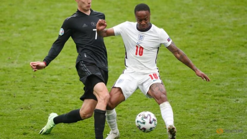 Soccer-England boss Southgate heaps praise on 'fighter' Sterling Soccer-England boss Southgate heaps praise on 'fighter' Sterling