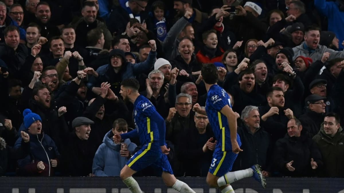 Penalti Jorginho yang terlambat memberi Chelsea kemenangan dramatis atas Leeds