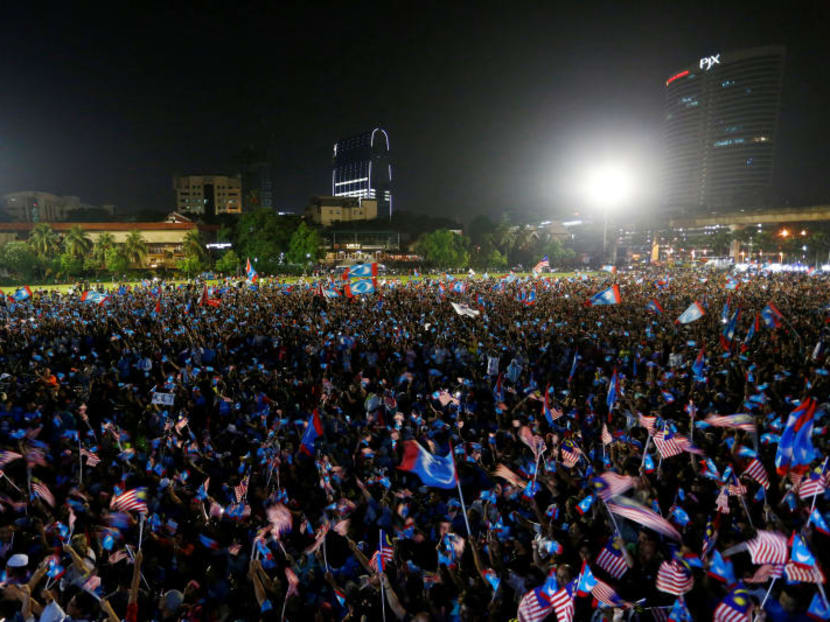 Nearly 10,000 Malaysians turned up at Padang Timur in Kuala Lumpur on Wednesday (May 16) night to celebrate the release of long-time opposition leader Datuk Seri Anwar Ibrahim.