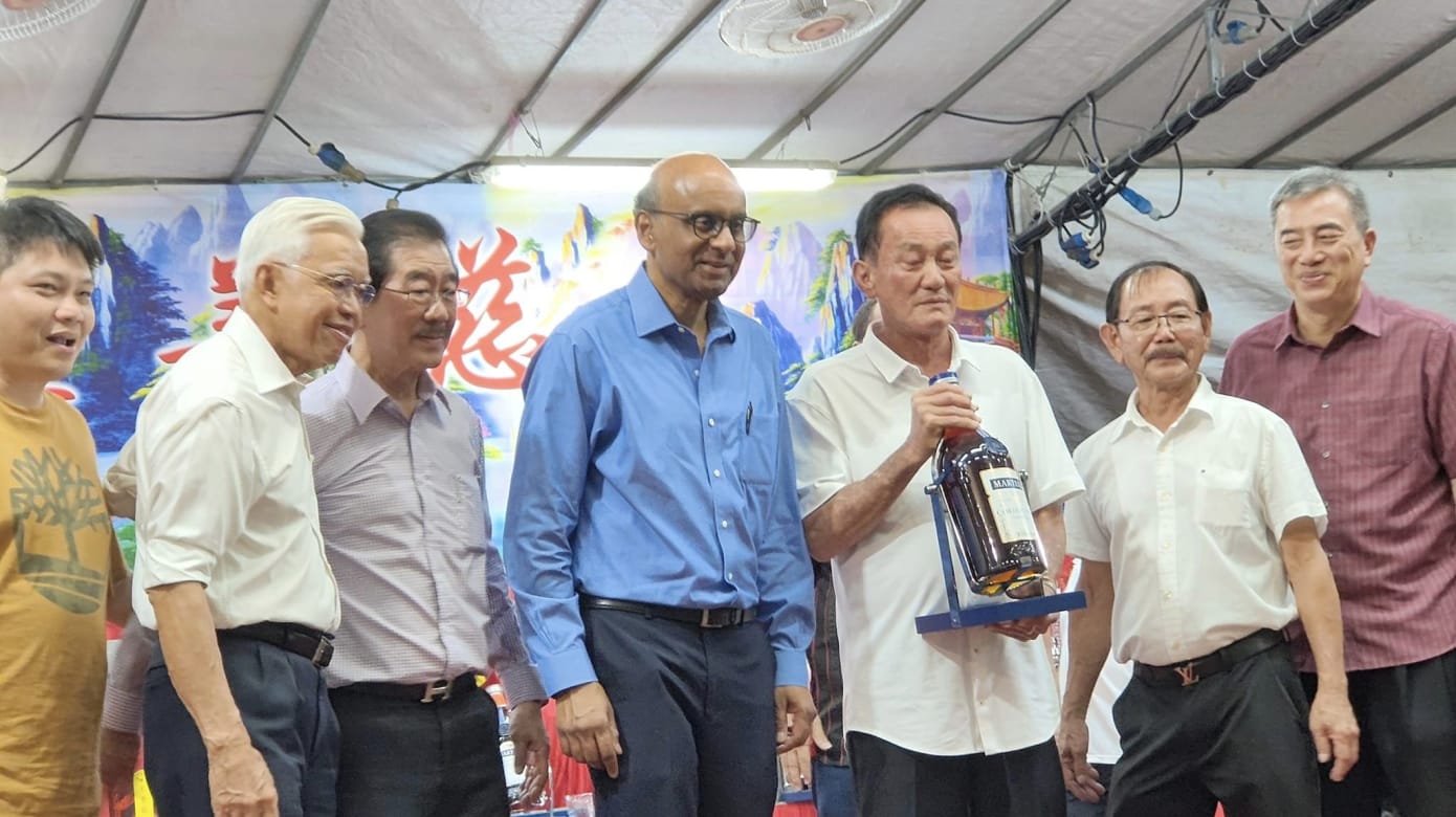 尚达曼出席千人宴 洋酒签中文名一瓶以3.8万得标