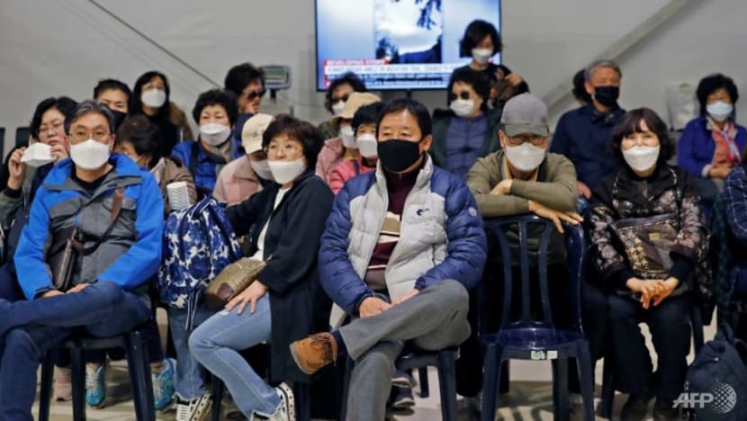 COVID-19 travel bans trap South Koreans abroad COVID-19 travel bans trap South Koreans abroad