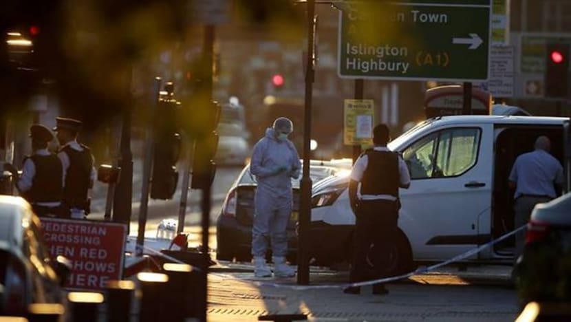 1 maut, 8 cedera selepas van rempuh jemaah masjid London