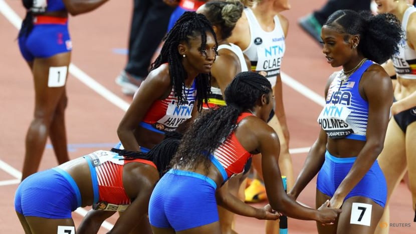 U.S. women disqualified from 4x400m relay after baton fail