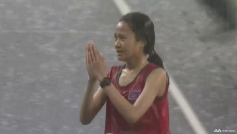 Rain-soaked Cambodian runner finishes last in SEA Games race but wins hearts
