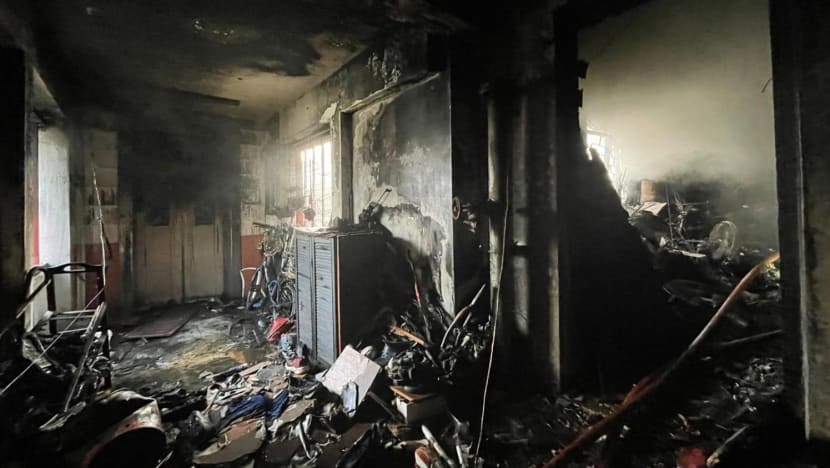 Resident killed in fire at Jurong East flat, 3 others rescued from unit next door Resident killed in fire at Jurong East flat, 3 others rescued from unit next door
