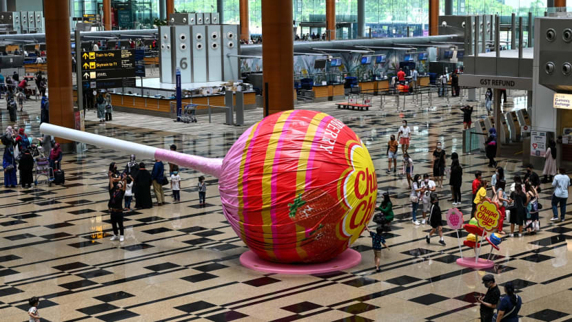 Lapangan Terbang Changi longgarkan langkah keselamatan; Terminal 2 'dibuka secara bertahap' tahun ini Lapangan Terbang Changi longgarkan langkah keselamatan; Terminal 2 'dibuka secara bertahap' tahun ini