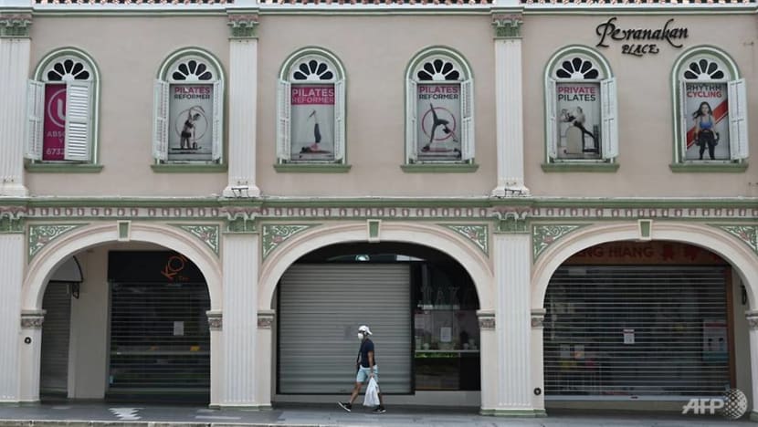 Singapore retail sales plunge 40.5% in April amid COVID-19 circuit breaker measures Singapore retail sales plunge 40.5% in April amid COVID-19 circuit breaker measures