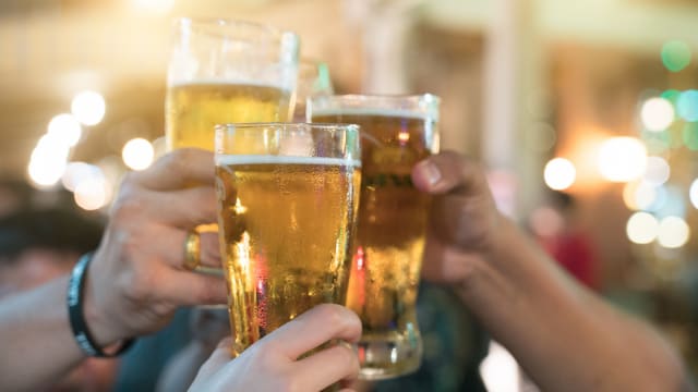 中国男子喝啤酒误吞牙签 四天后才发现