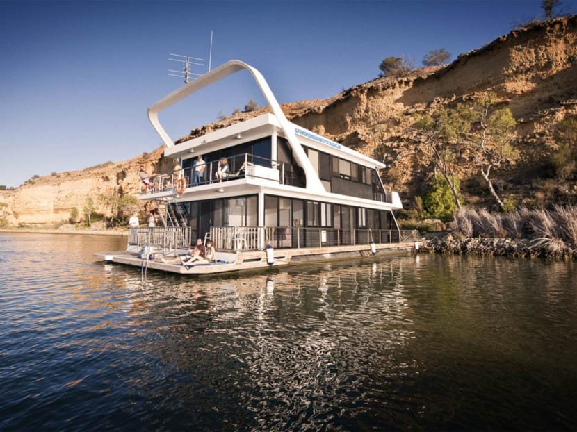 Stay in a houseboat by the Murray River in Australia and go on a Barossa Valley Tour as part of Chan Brothers 8D South Australia Unforgettable Houseboat experience. Photo: Chan Brothers