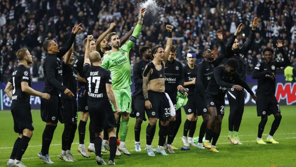 PREVIEW-Soccer-Clash of the Redeemers, Eintracht menjamu Dortmund